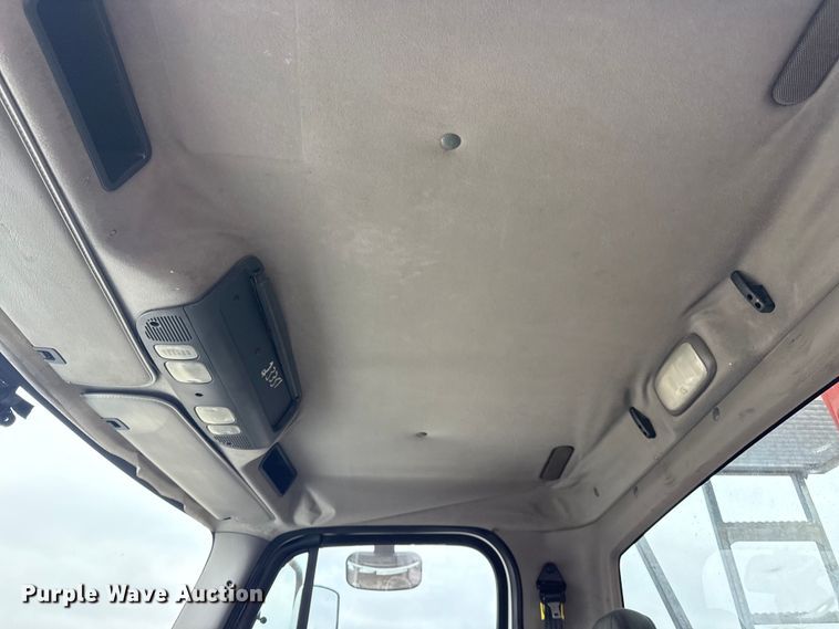 image for item EG1958 2007 Freightliner Business Class M2 grapple truck