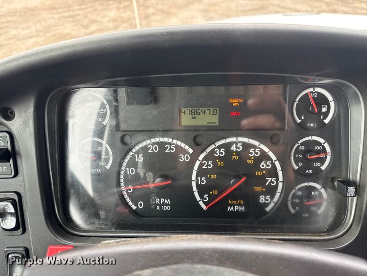 image for item EG1958 2007 Freightliner Business Class M2 grapple truck