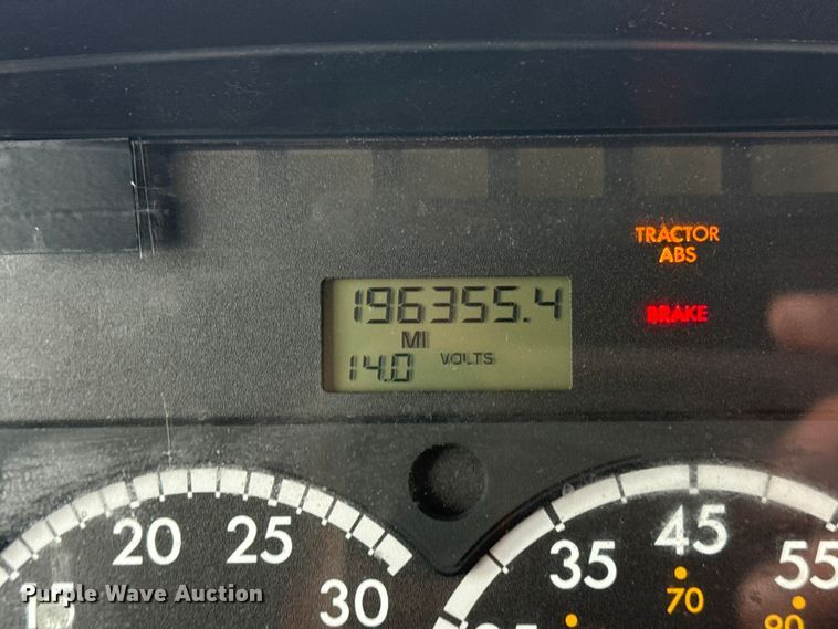 image for item EG1958 2007 Freightliner Business Class M2 grapple truck