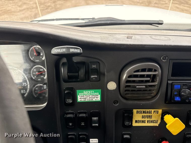 image for item EG1958 2007 Freightliner Business Class M2 grapple truck