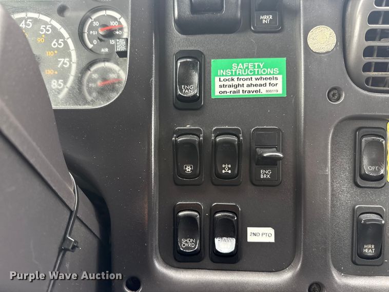 image for item EG1958 2007 Freightliner Business Class M2 grapple truck