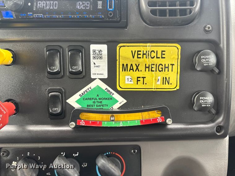 image for item EG1958 2007 Freightliner Business Class M2 grapple truck