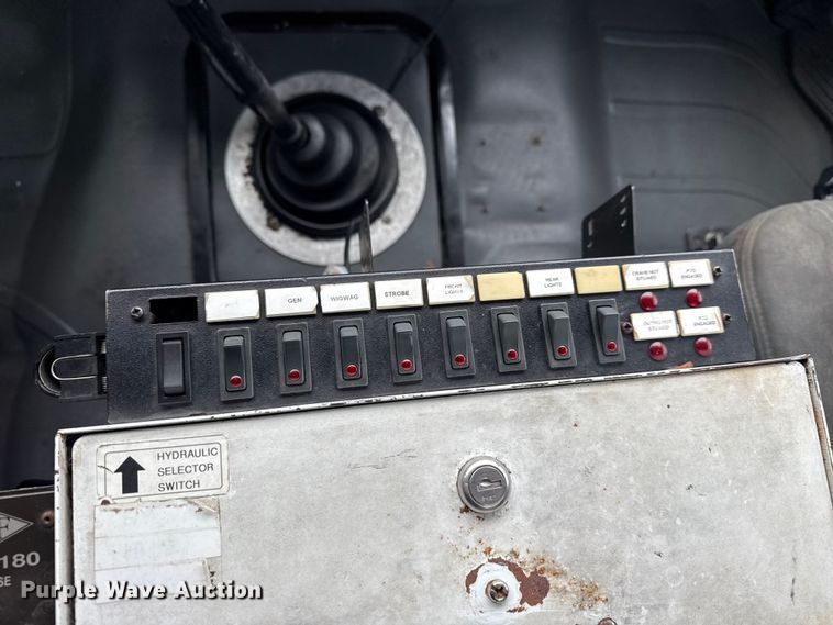 image for item EG1958 2007 Freightliner Business Class M2 grapple truck