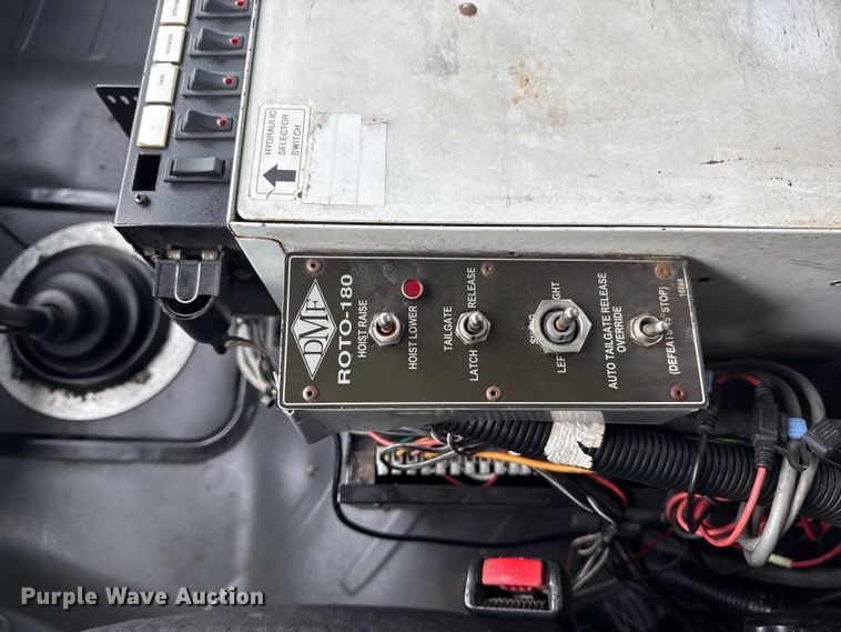 image for item EG1958 2007 Freightliner Business Class M2 grapple truck