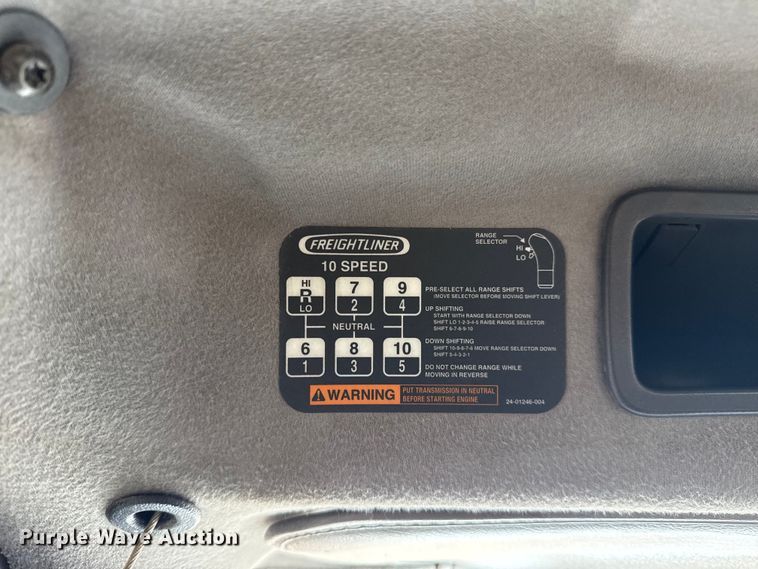 image for item EG1958 2007 Freightliner Business Class M2 grapple truck