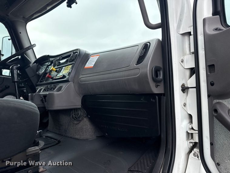 image for item EG1958 2007 Freightliner Business Class M2 grapple truck