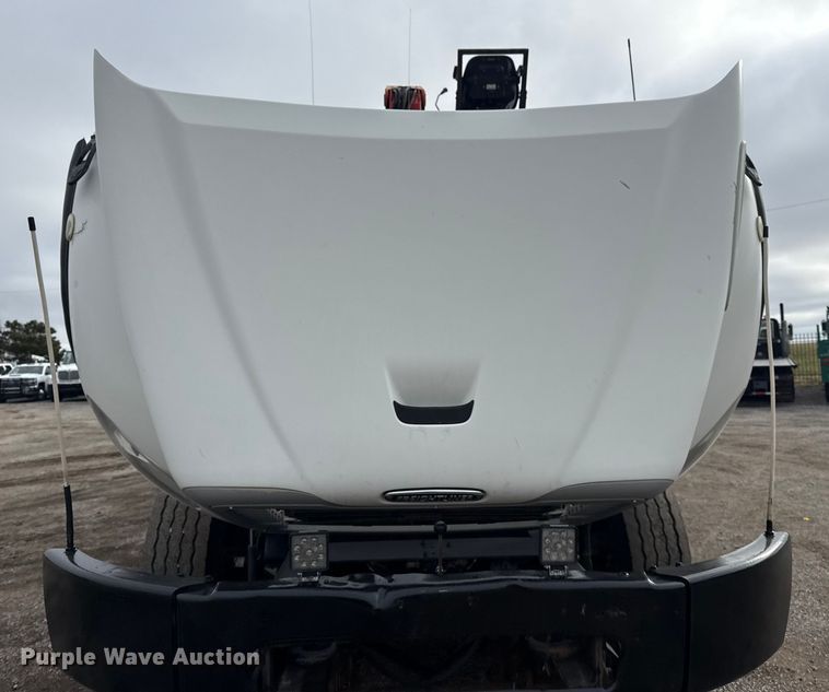 image for item EG1958 2007 Freightliner Business Class M2 grapple truck