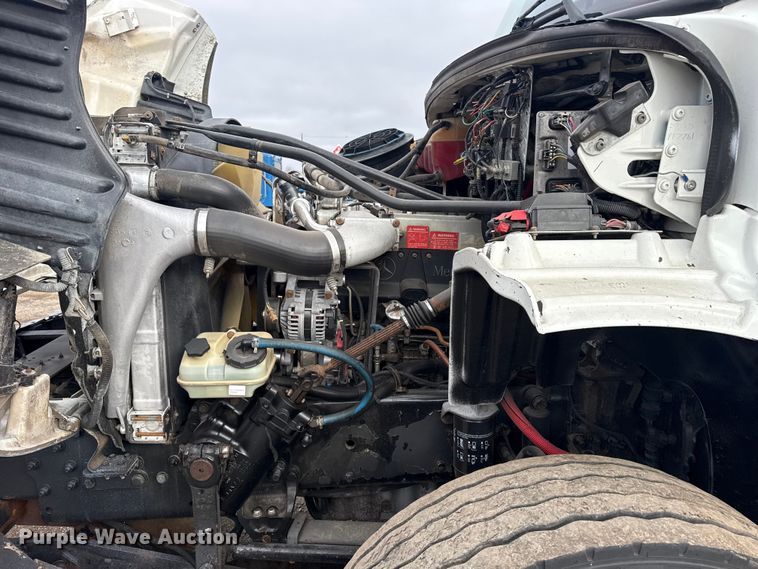 image for item EG1958 2007 Freightliner Business Class M2 grapple truck