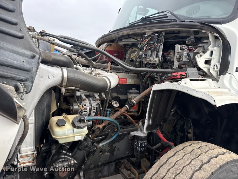 image for item EG1958 2007 Freightliner Business Class M2 grapple truck