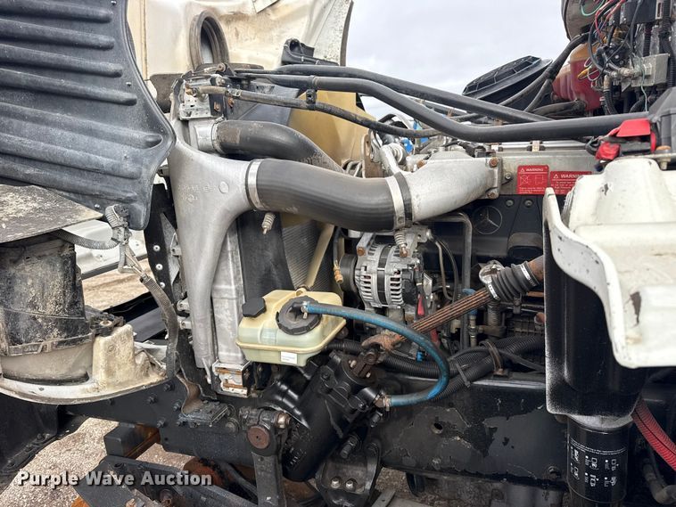 image for item EG1958 2007 Freightliner Business Class M2 grapple truck