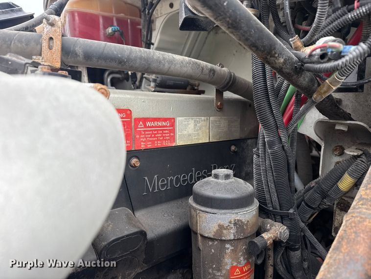 image for item EG1958 2007 Freightliner Business Class M2 grapple truck