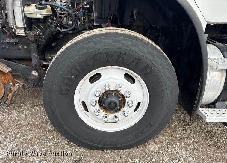 image for item EG1958 2007 Freightliner Business Class M2 grapple truck