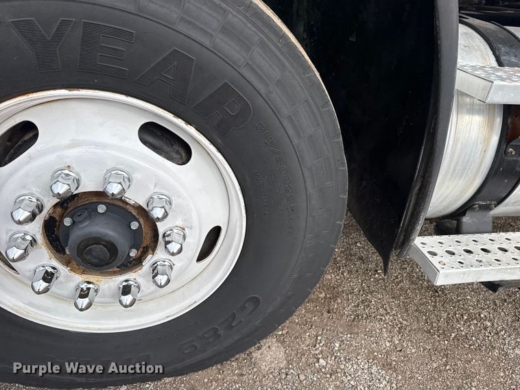 image for item EG1958 2007 Freightliner Business Class M2 grapple truck