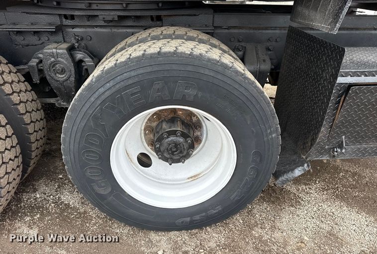 image for item EG1958 2007 Freightliner Business Class M2 grapple truck