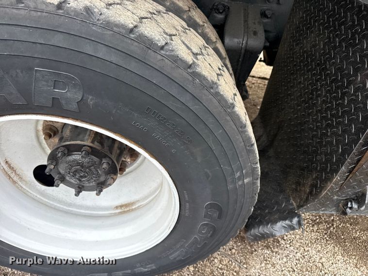 image for item EG1958 2007 Freightliner Business Class M2 grapple truck