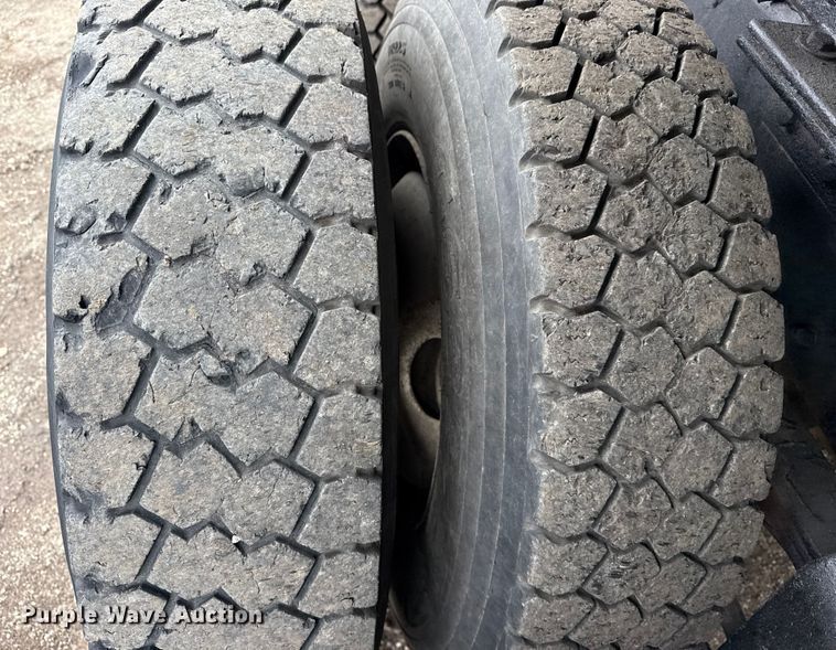 image for item EG1958 2007 Freightliner Business Class M2 grapple truck