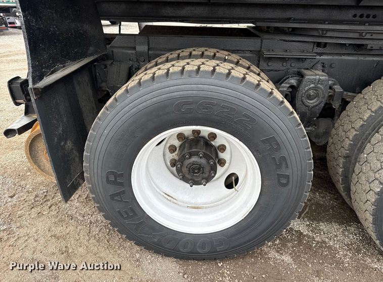 image for item EG1958 2007 Freightliner Business Class M2 grapple truck