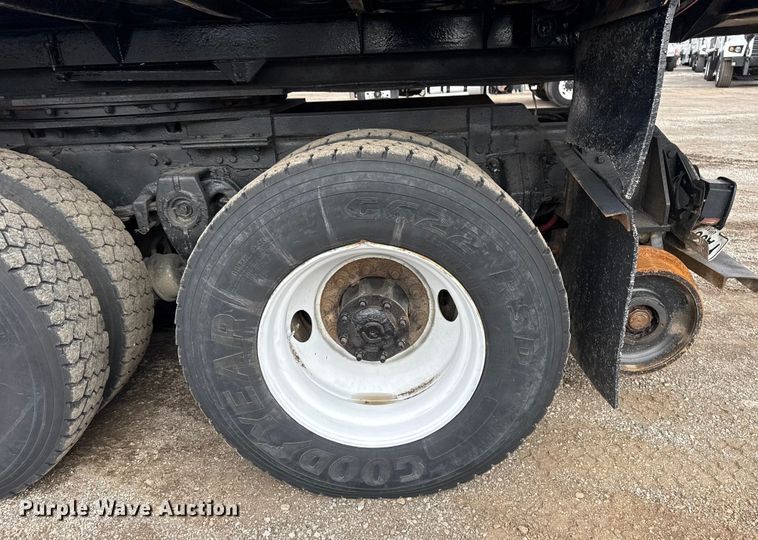 image for item EG1958 2007 Freightliner Business Class M2 grapple truck