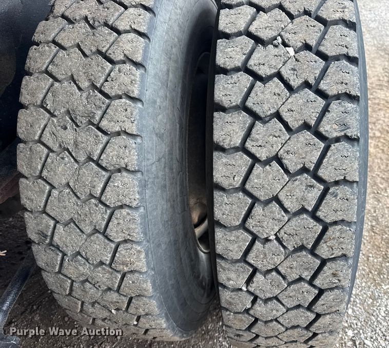 image for item EG1958 2007 Freightliner Business Class M2 grapple truck