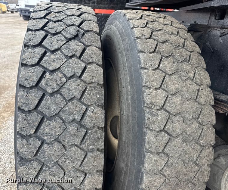 image for item EG1958 2007 Freightliner Business Class M2 grapple truck