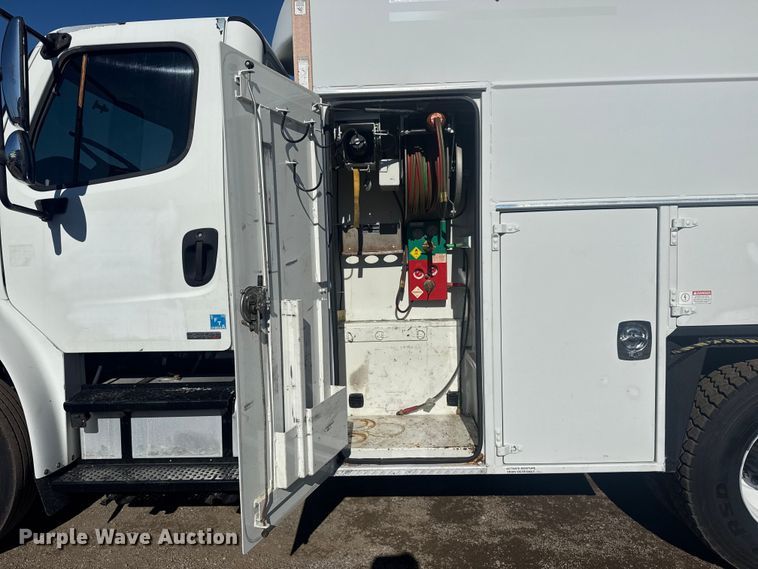 image for item EG1959 2010 Freightliner Business Class M2 utility / service truck