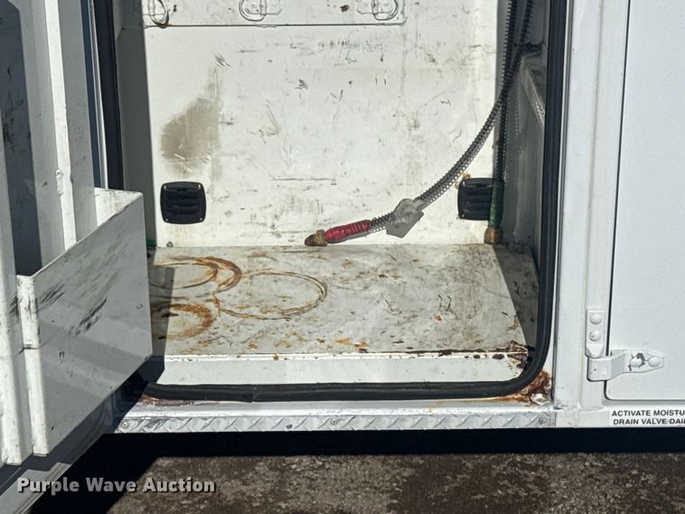 image for item EG1959 2010 Freightliner Business Class M2 utility / service truck