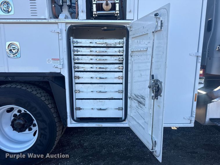 image for item EG1959 2010 Freightliner Business Class M2 utility / service truck