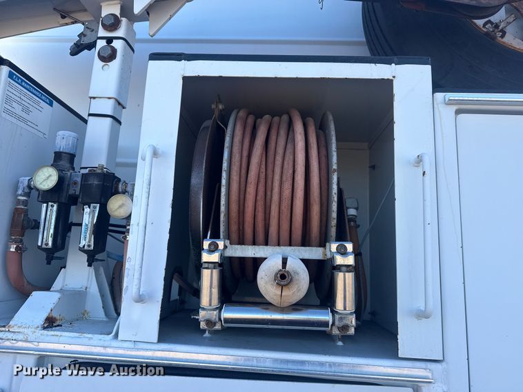 image for item EG1959 2010 Freightliner Business Class M2 utility / service truck