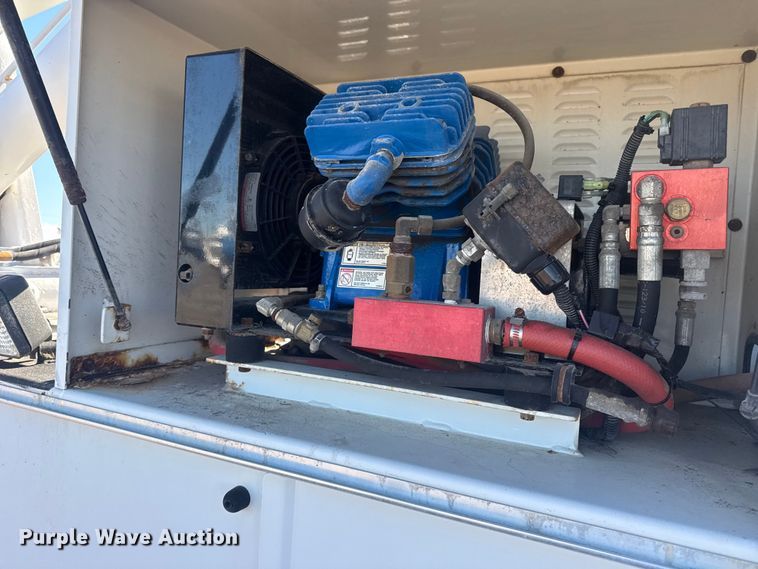 image for item EG1959 2010 Freightliner Business Class M2 utility / service truck