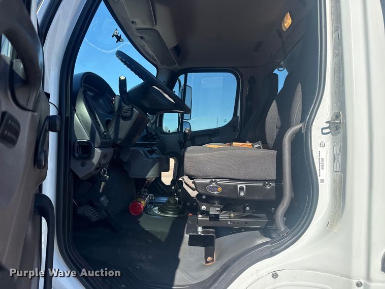 image for item EG1959 2010 Freightliner Business Class M2 utility / service truck