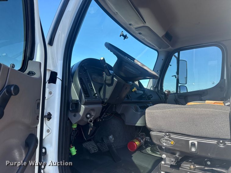 image for item EG1959 2010 Freightliner Business Class M2 utility / service truck