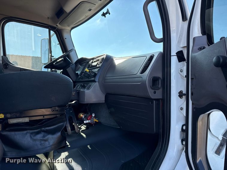 image for item EG1959 2010 Freightliner Business Class M2 utility / service truck