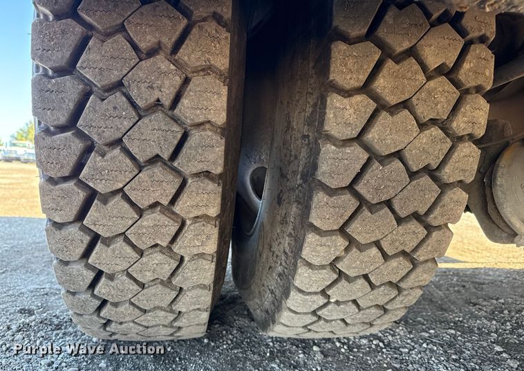 image for item EG1959 2010 Freightliner Business Class M2 utility / service truck