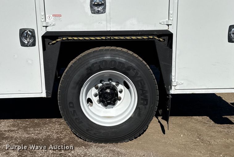 image for item EG1959 2010 Freightliner Business Class M2 utility / service truck