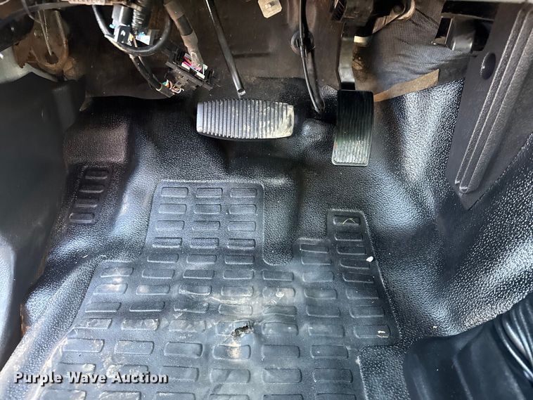 image for item EG1961 2014 Ford F350 Super Duty utility bed pickup truck