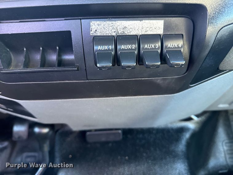 image for item EG1961 2014 Ford F350 Super Duty utility bed pickup truck