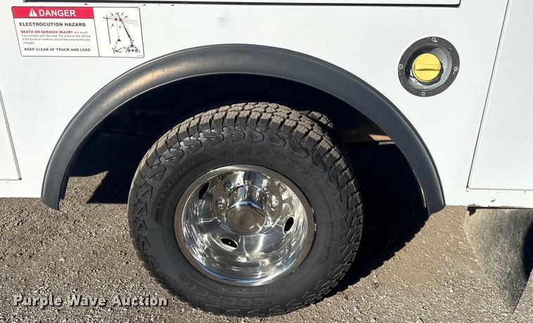 image for item EG1961 2014 Ford F350 Super Duty utility bed pickup truck