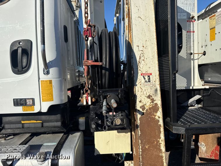 image for item EG1962 2012 Freightliner 114SD crane truck