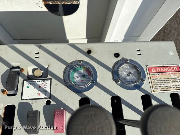 image for item EG1962 2012 Freightliner 114SD crane truck