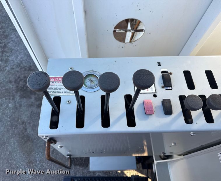 image for item EG1962 2012 Freightliner 114SD crane truck