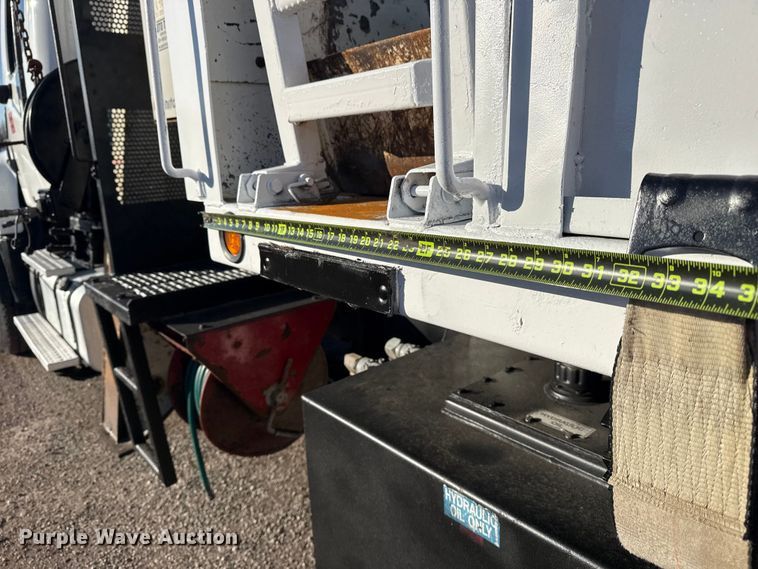 image for item EG1962 2012 Freightliner 114SD crane truck