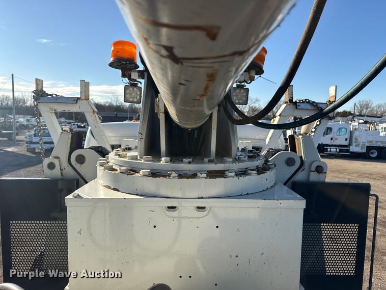 image for item EG1962 2012 Freightliner 114SD crane truck