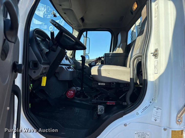 image for item EG1962 2012 Freightliner 114SD crane truck