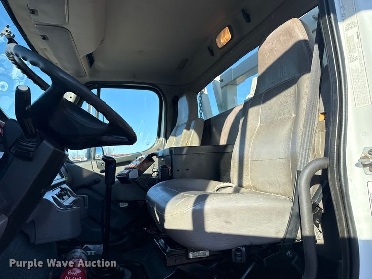 image for item EG1962 2012 Freightliner 114SD crane truck