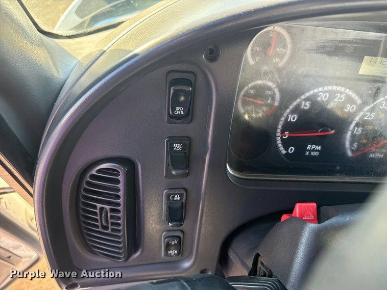 image for item EG1962 2012 Freightliner 114SD crane truck