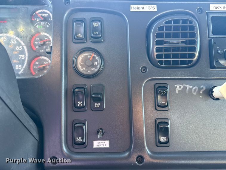 image for item EG1962 2012 Freightliner 114SD crane truck