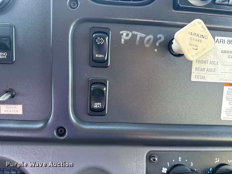 image for item EG1962 2012 Freightliner 114SD crane truck