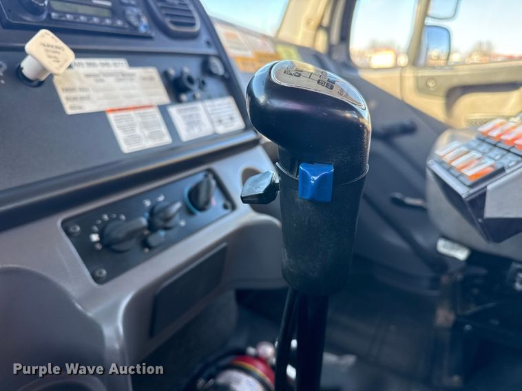 image for item EG1962 2012 Freightliner 114SD crane truck