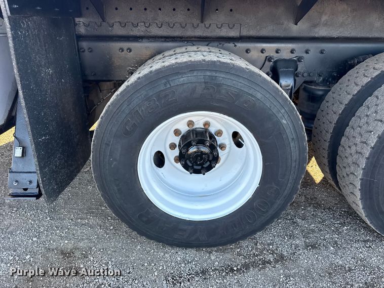 image for item EG1962 2012 Freightliner 114SD crane truck