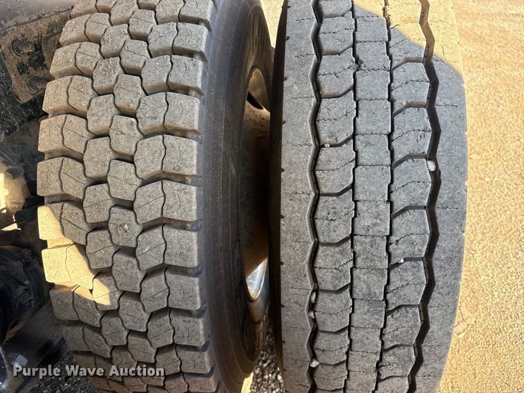 image for item EG1962 2012 Freightliner 114SD crane truck